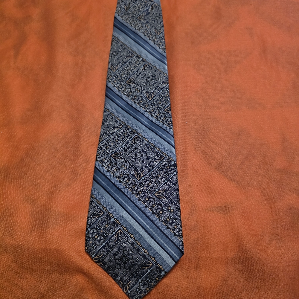 4/$25 Deal! Elegant Vintage Pegasus Patterned Men's Tie in Blue and Gray